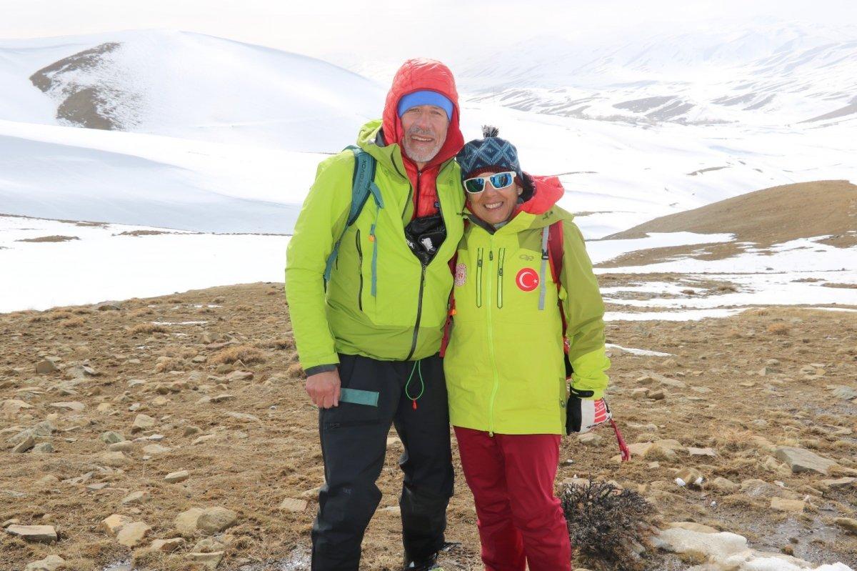 Van'da kayarken çığ altında kalan İtalyan için seferberlik
