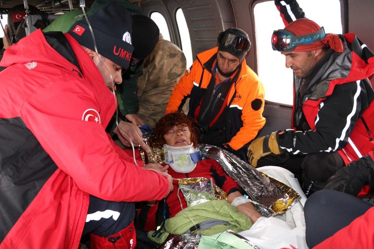 Van'da kayarken çığ altında kalan İtalyan için seferberlik