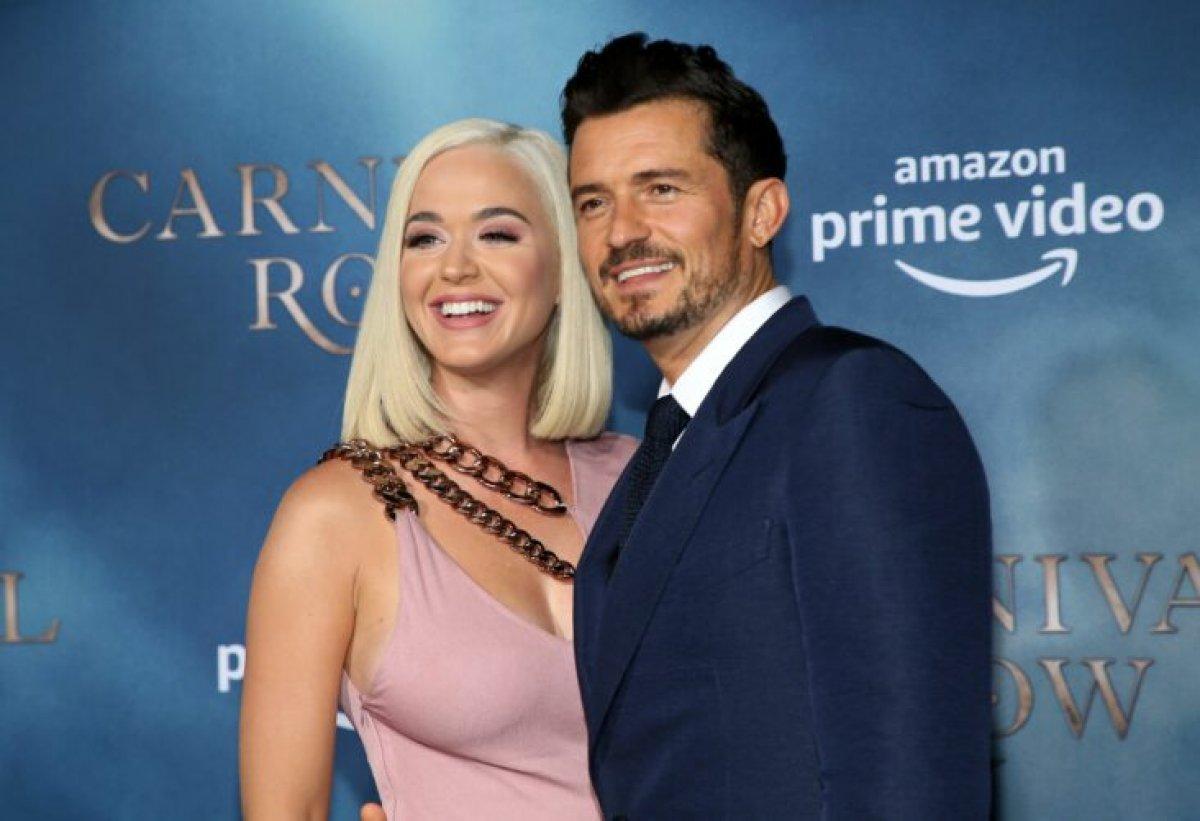 Katy Perry'nin pantolonu yırtıldı