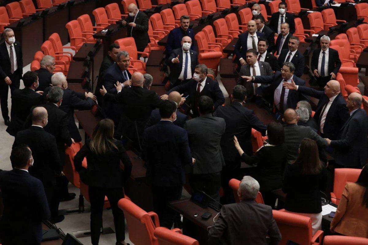 Meclis'te Seçim Kanunu gerginliği