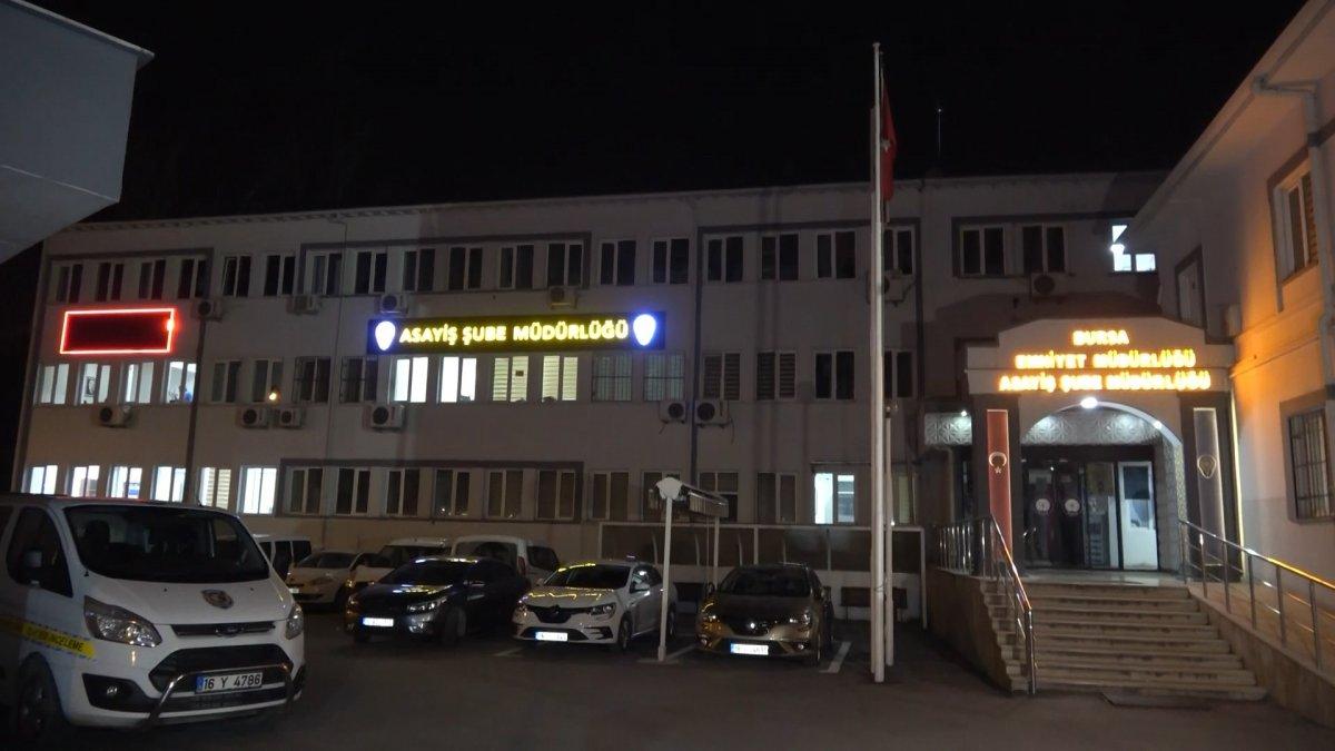 Bursa'da dur ihtarına uymayan araçtan fazla sayıda uyuşturucu çıktı