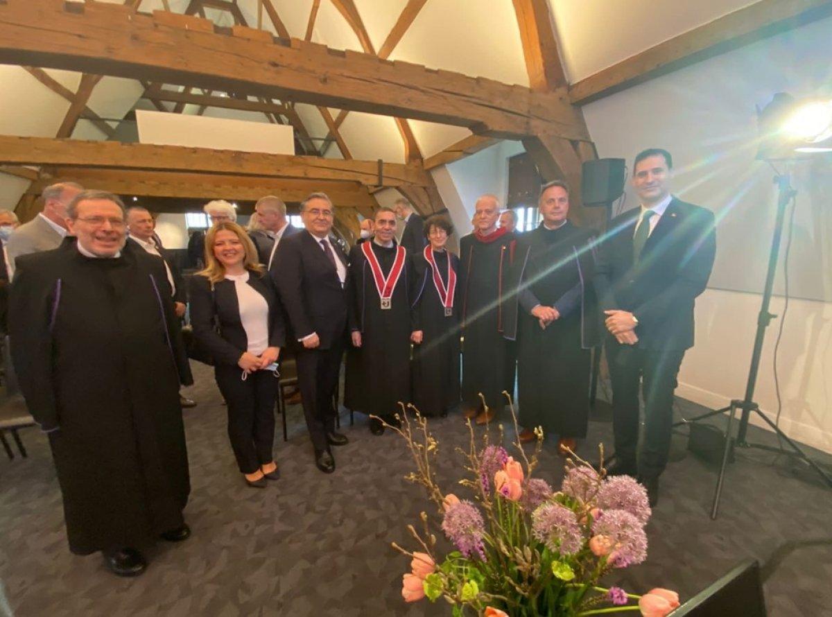 Uğur Şahin ve Özlem Türeci'ye Belçika'da fahri doktora verildi