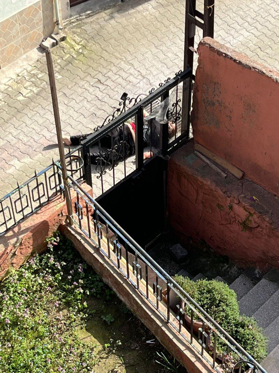 İzmit’te eşini sokak ortasında öldürüp kaçtı