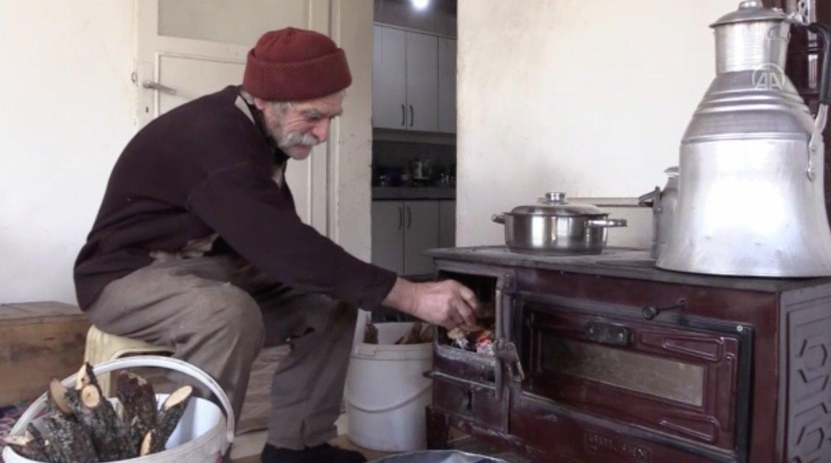 Amasyalı yaşlı çift, 55 yıldır mezrada tek başlarına yaşıyor