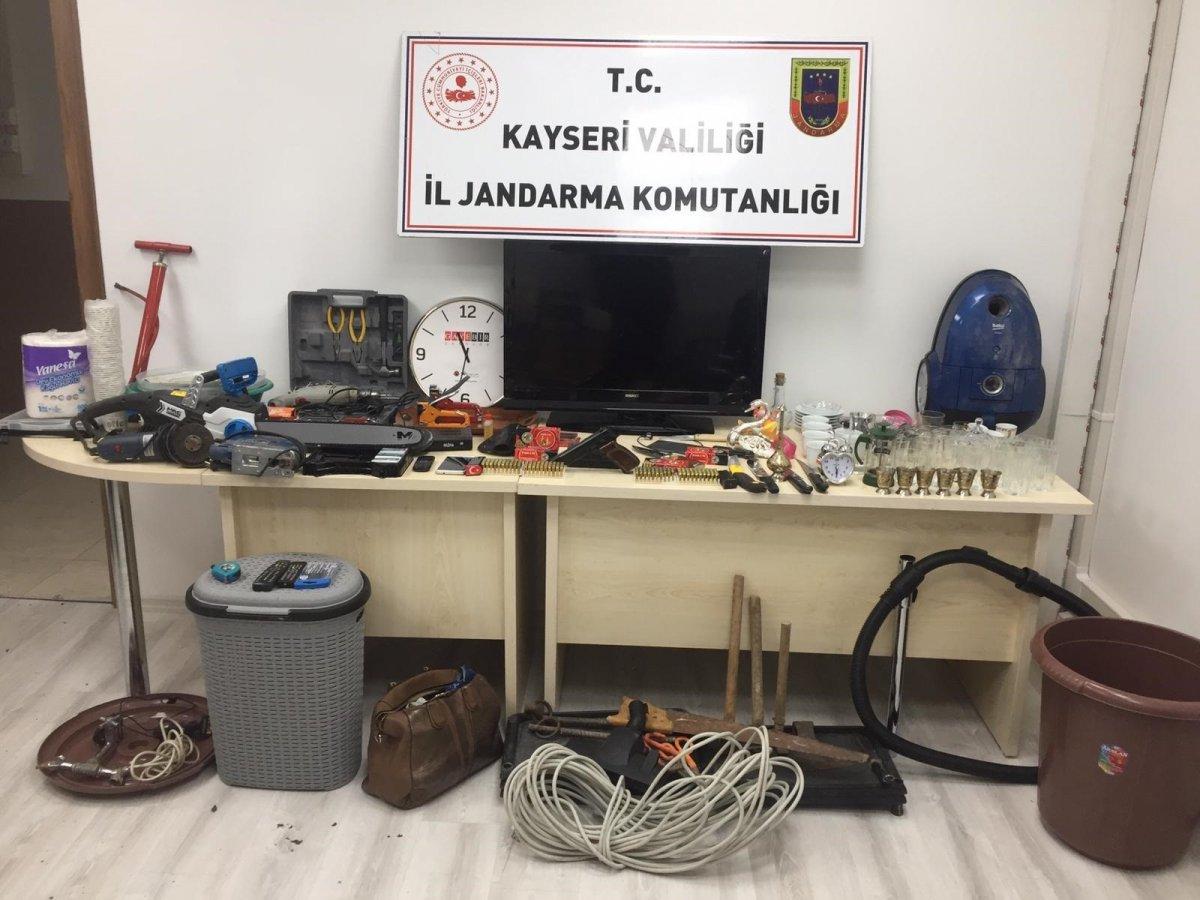 Kayseri'deki eve dadanan hırsız, uygulama noktasında yakalandı