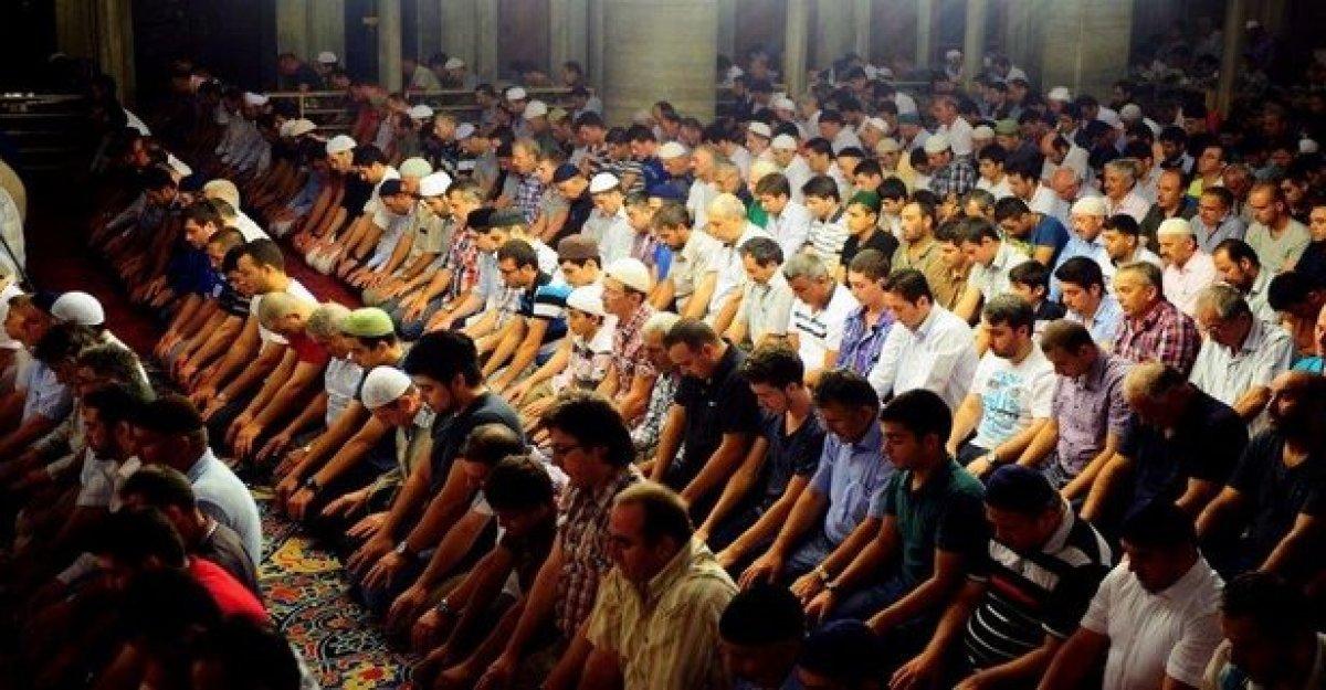 Teravih namazı farz mı, sünnet mi? Teravihe gitmenin dini hükmü