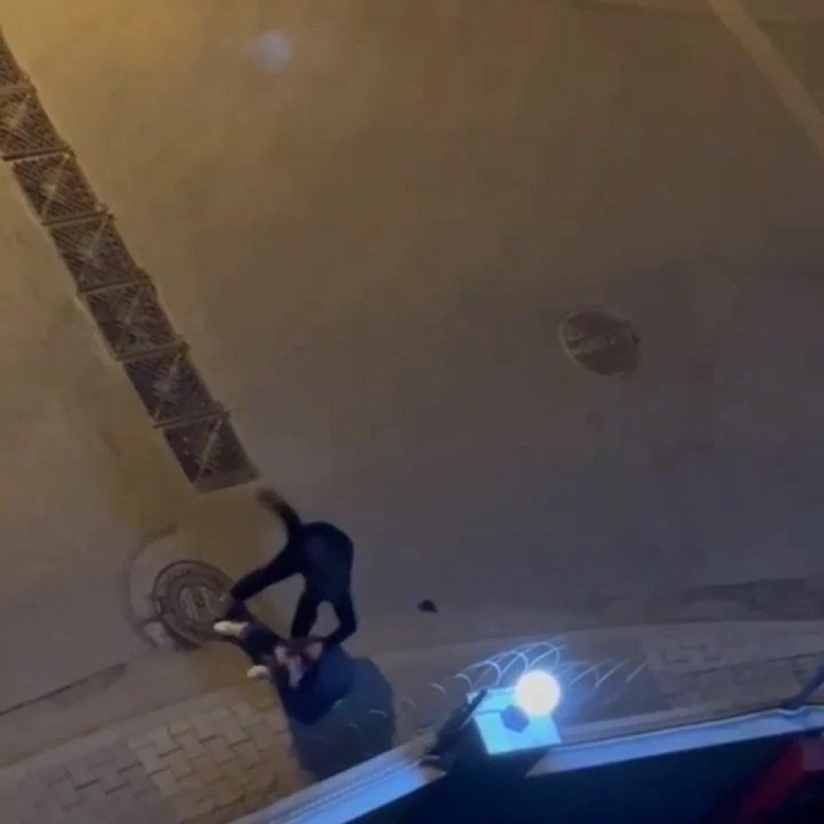 Çekmeköy'de tartıştığı kadını dövdü, uyaranları tehdit etti