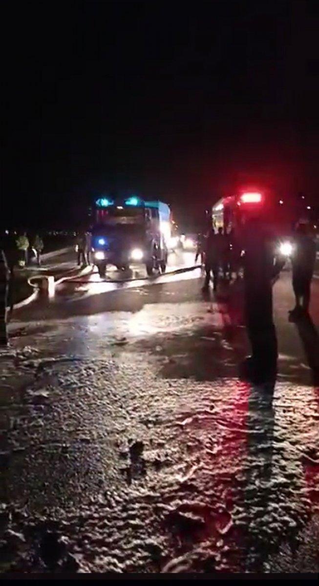 Yalova'da ilerleyen ayakkabı yüklü tır küle döndü