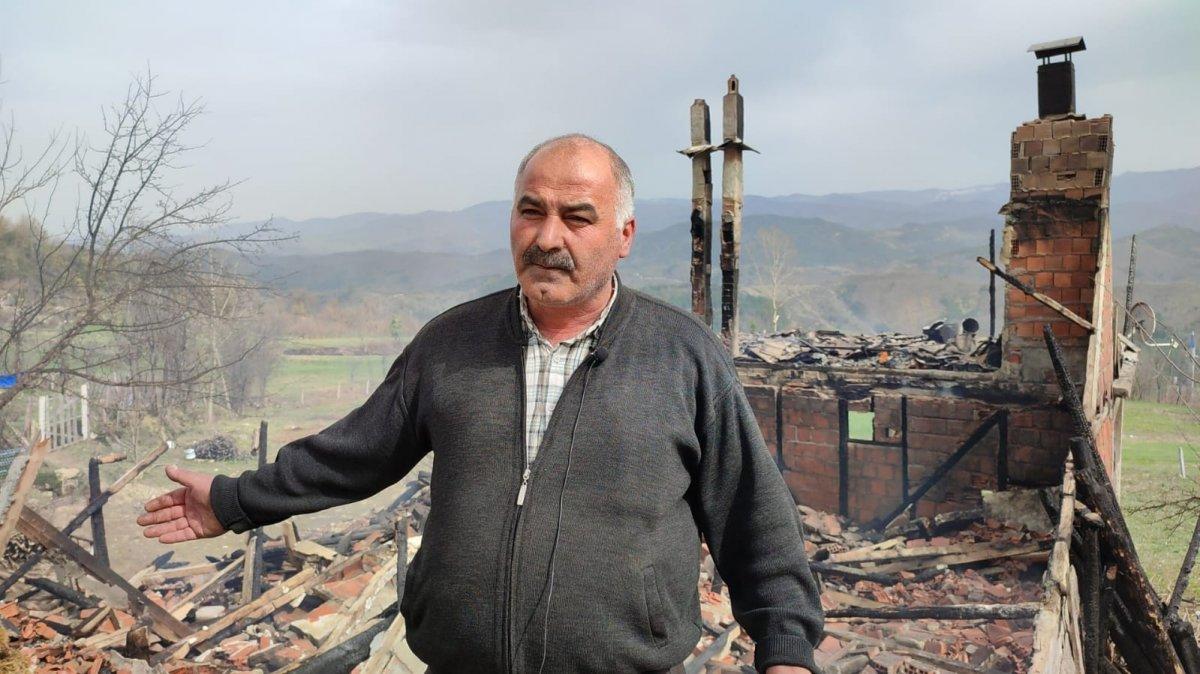 Bartın'da anne-kızın yaşadığı evi küle döndü