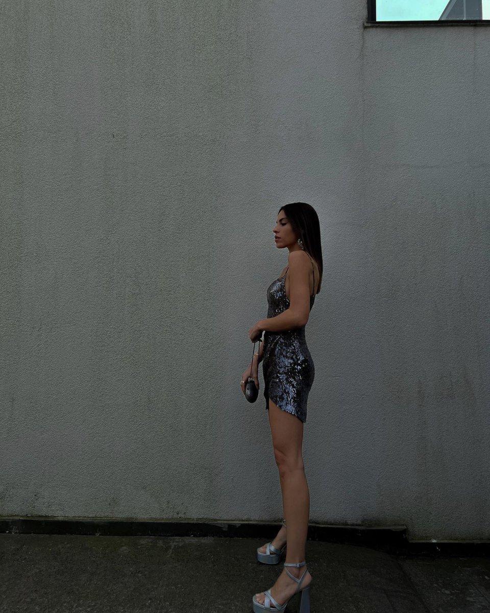 Survivor Avatar Atakan'ın eşinden dekolteli paylaşım