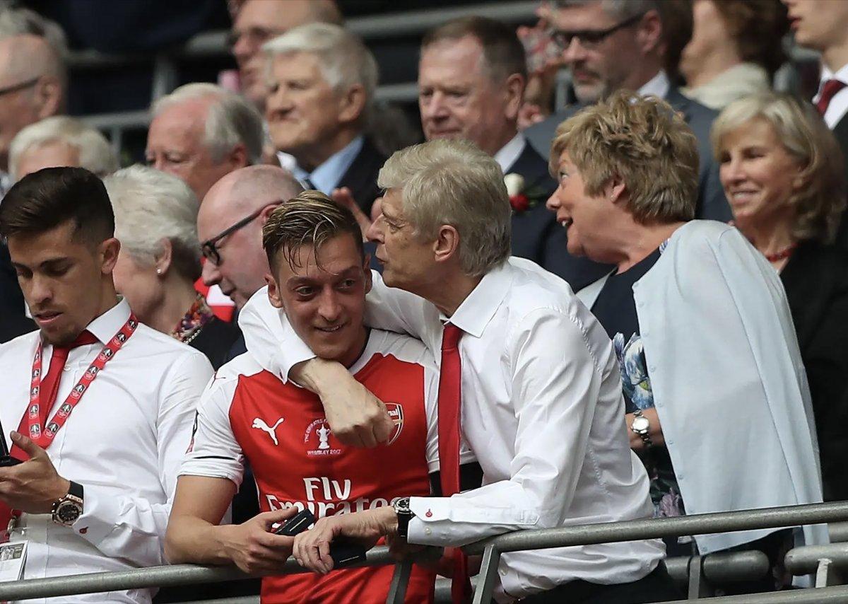 Arsene Wenger: Mesut'un biraz eğlenmesi gerekiyor