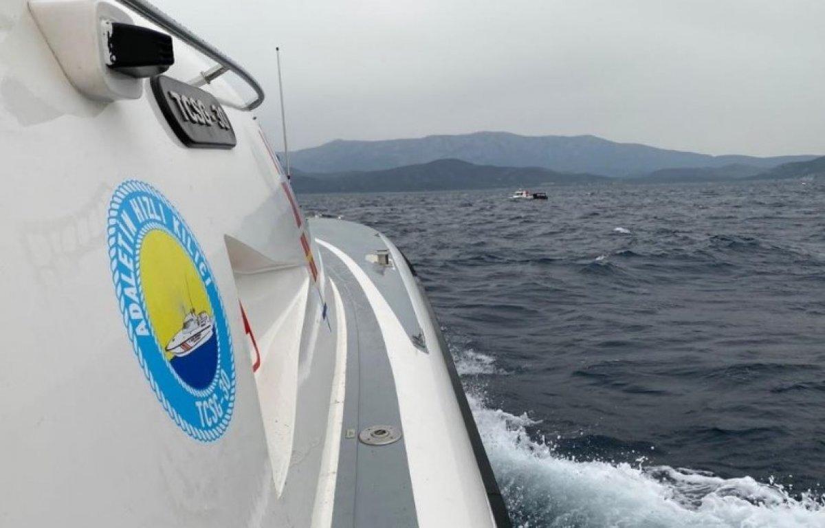 İzmir açıklarında 14 göçmen kurtarıldı