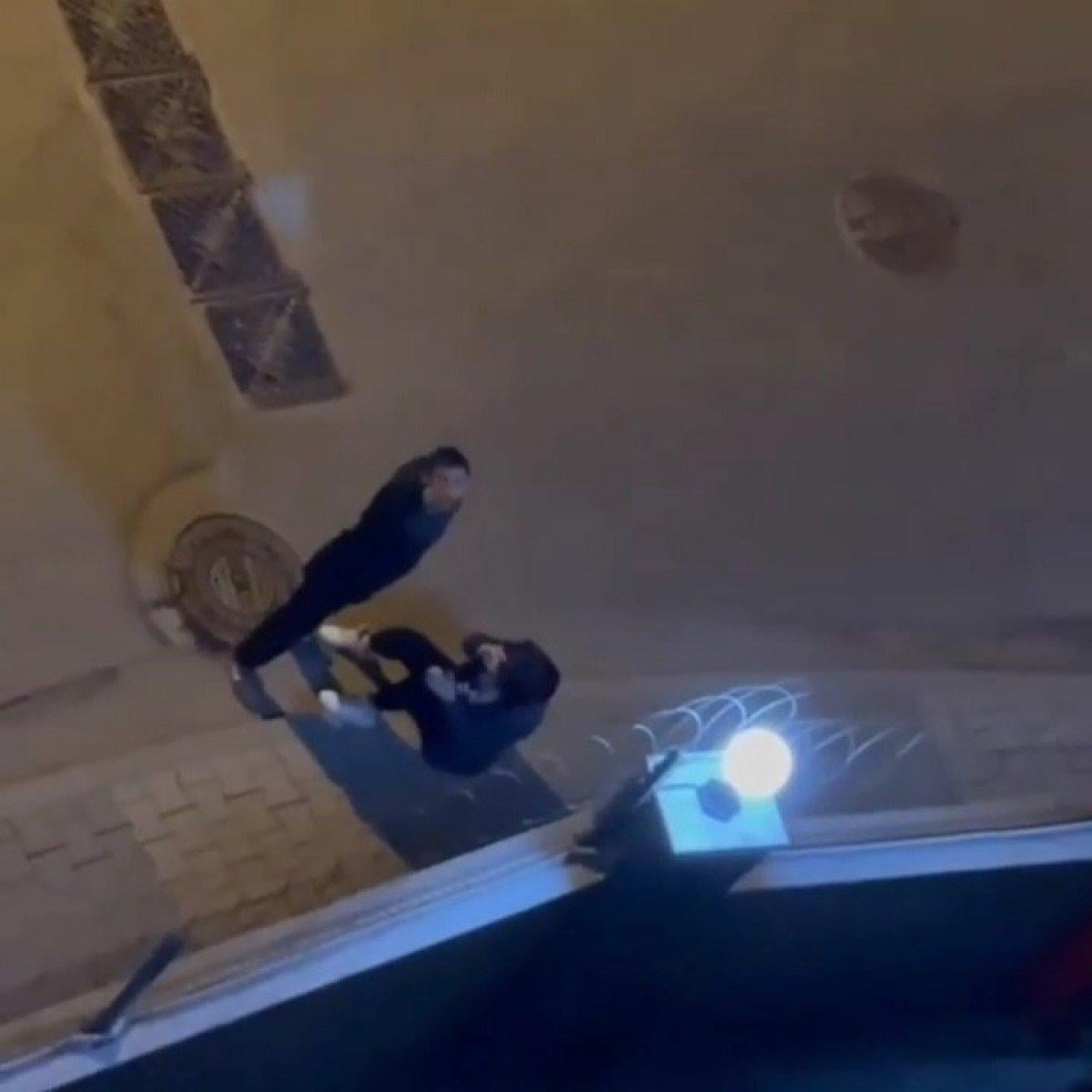 Çekmeköy'de tartıştığı kadını dövdü, uyaranları tehdit etti