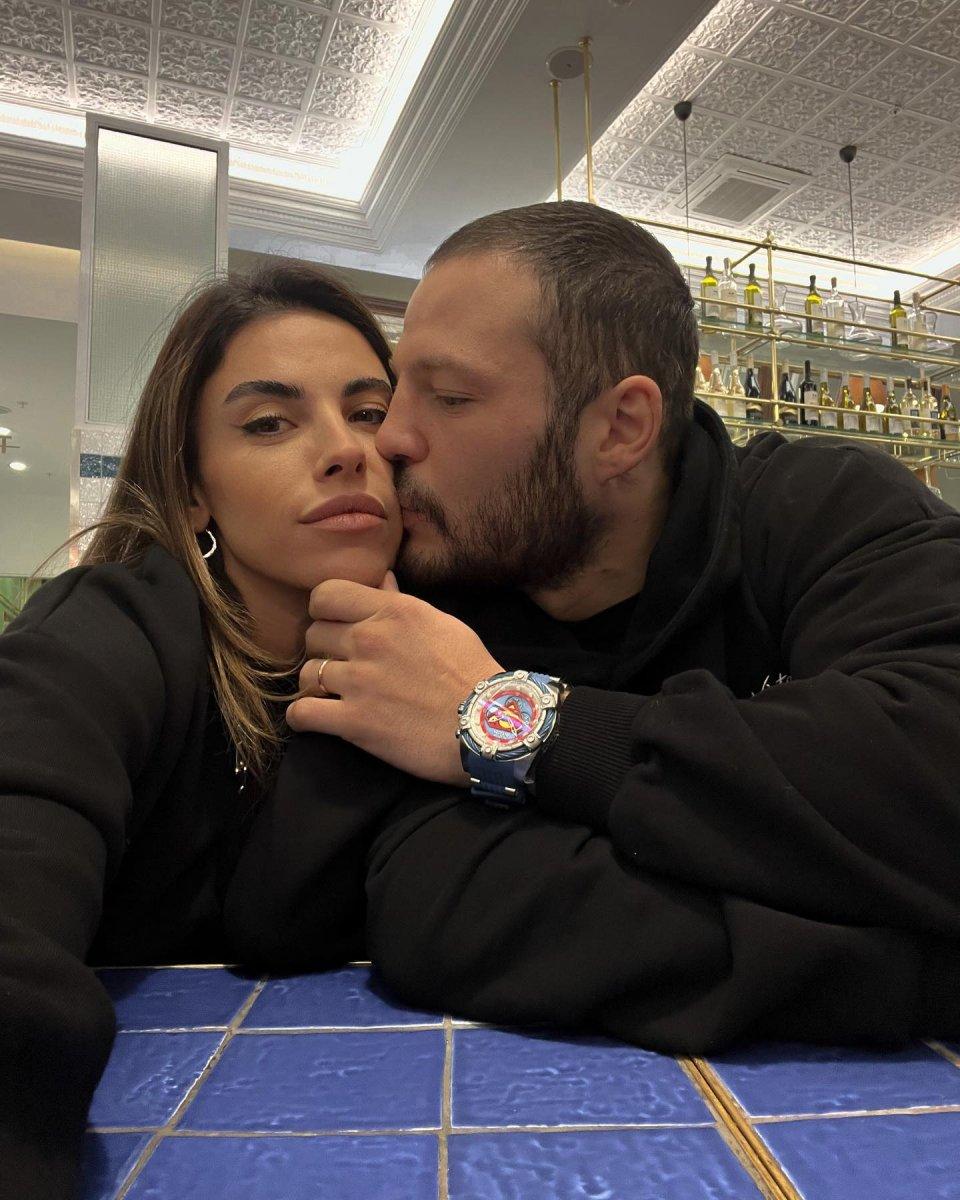 Survivor Avatar Atakan'ın eşinden dekolteli paylaşım