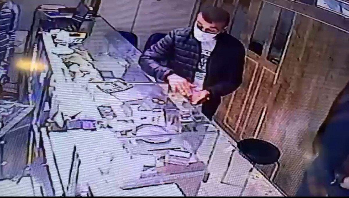 Kütahya’da sahte altınları kuyumcuya satmak isterken yakalandı