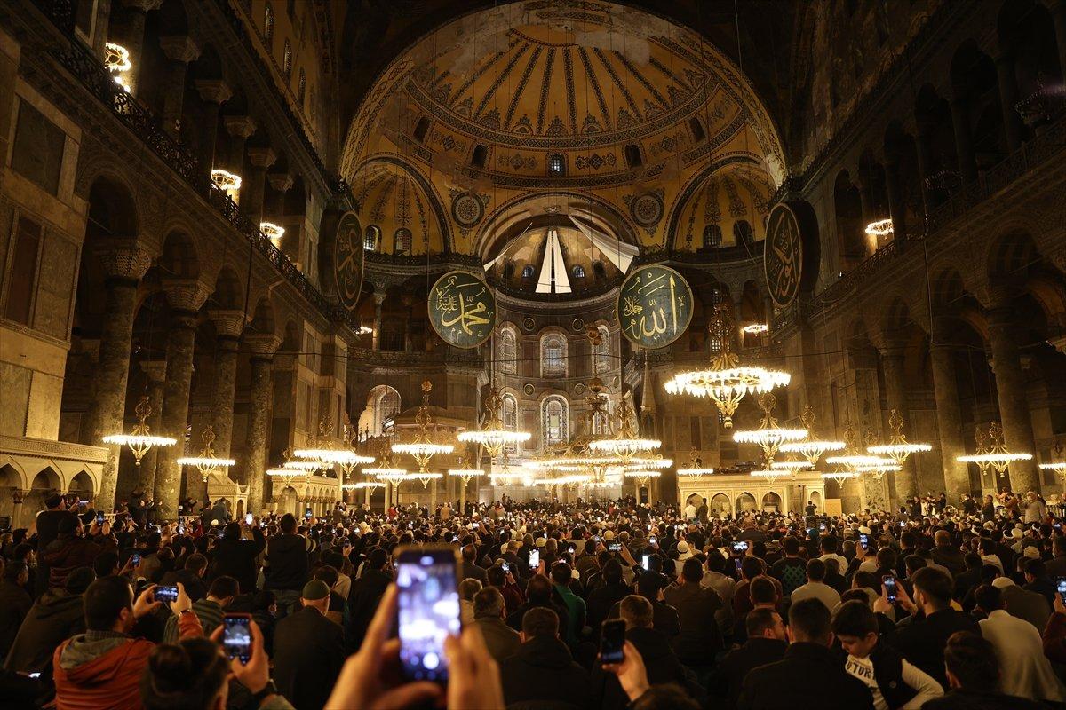 Ayasofya Camii'nde 88 yıl sonra teravih namazı heyecanı