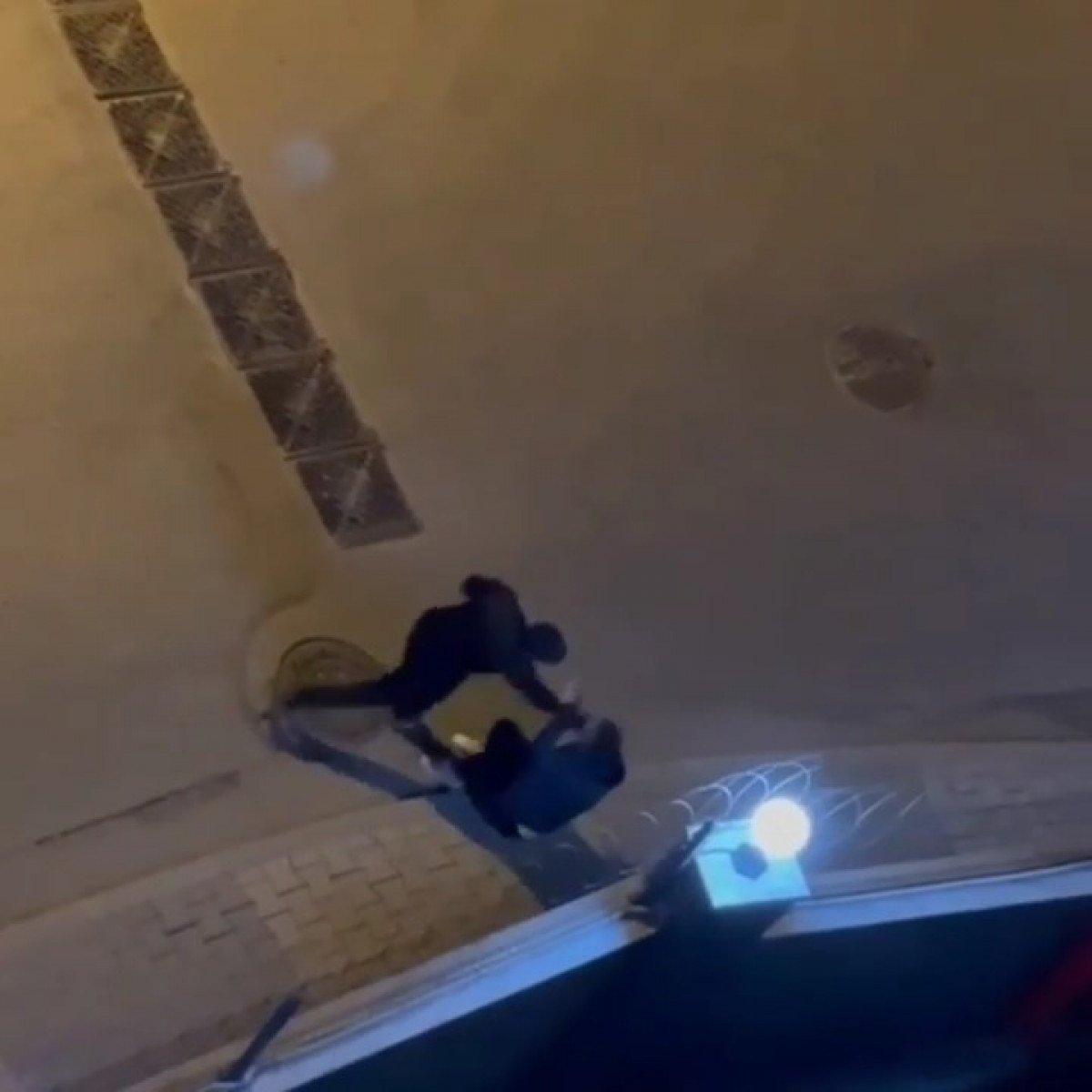 Çekmeköy'de tartıştığı kadını dövdü, uyaranları tehdit etti