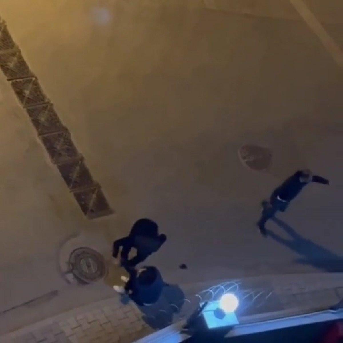 Çekmeköy'de tartıştığı kadını dövdü, uyaranları tehdit etti