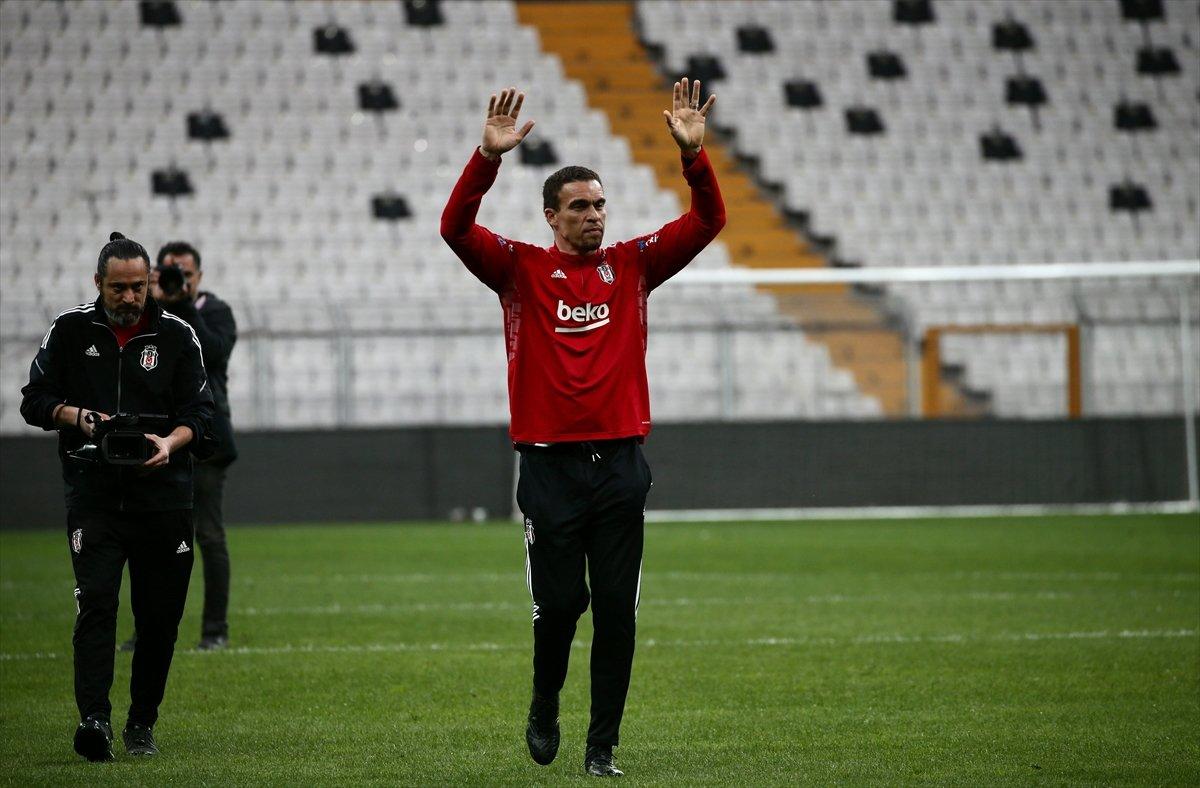 Beşiktaş binlerce taraftarının önünde antrenman yaptı