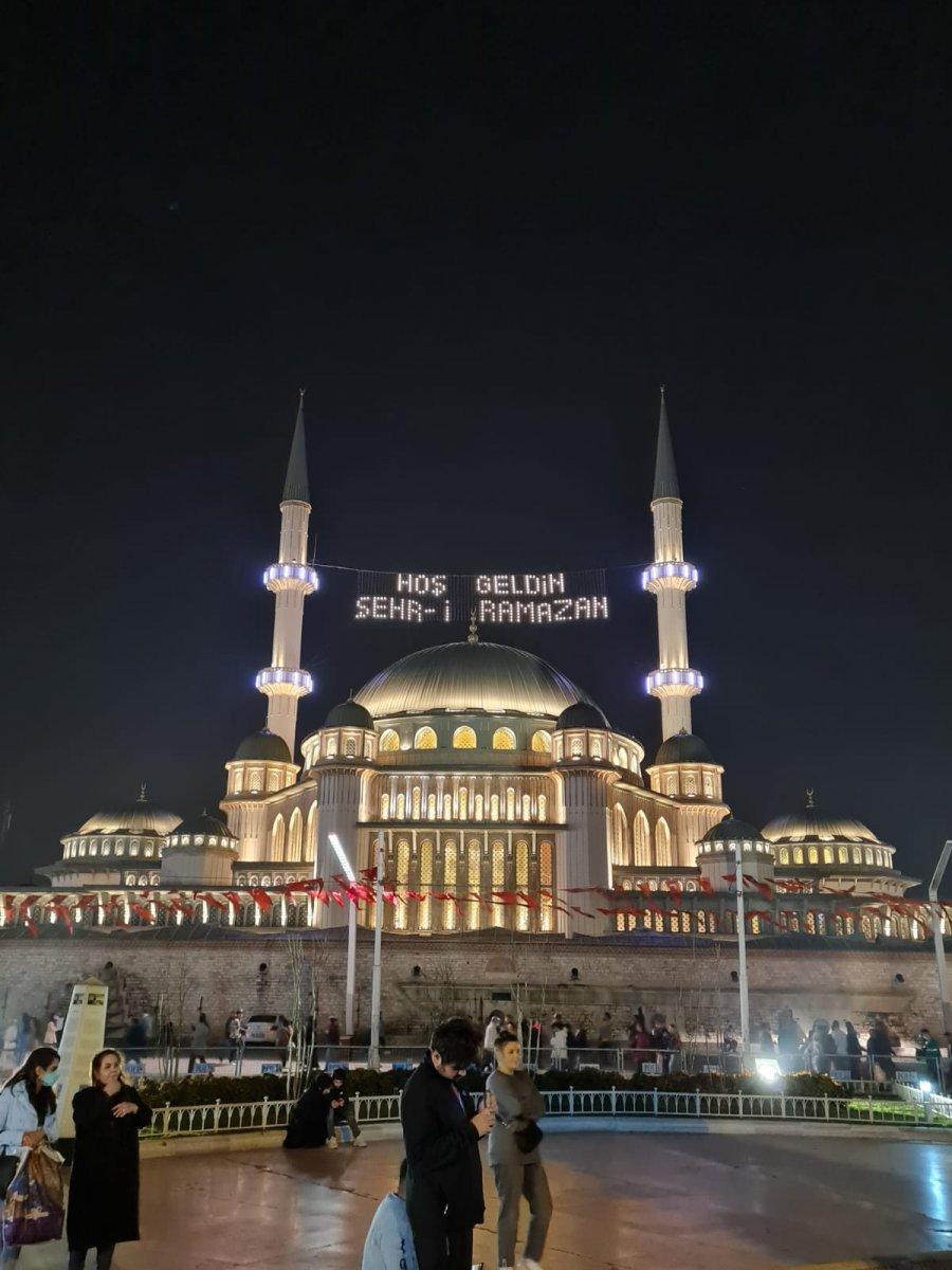 Taksim Camii'nde ilk teravih namazı kılındı