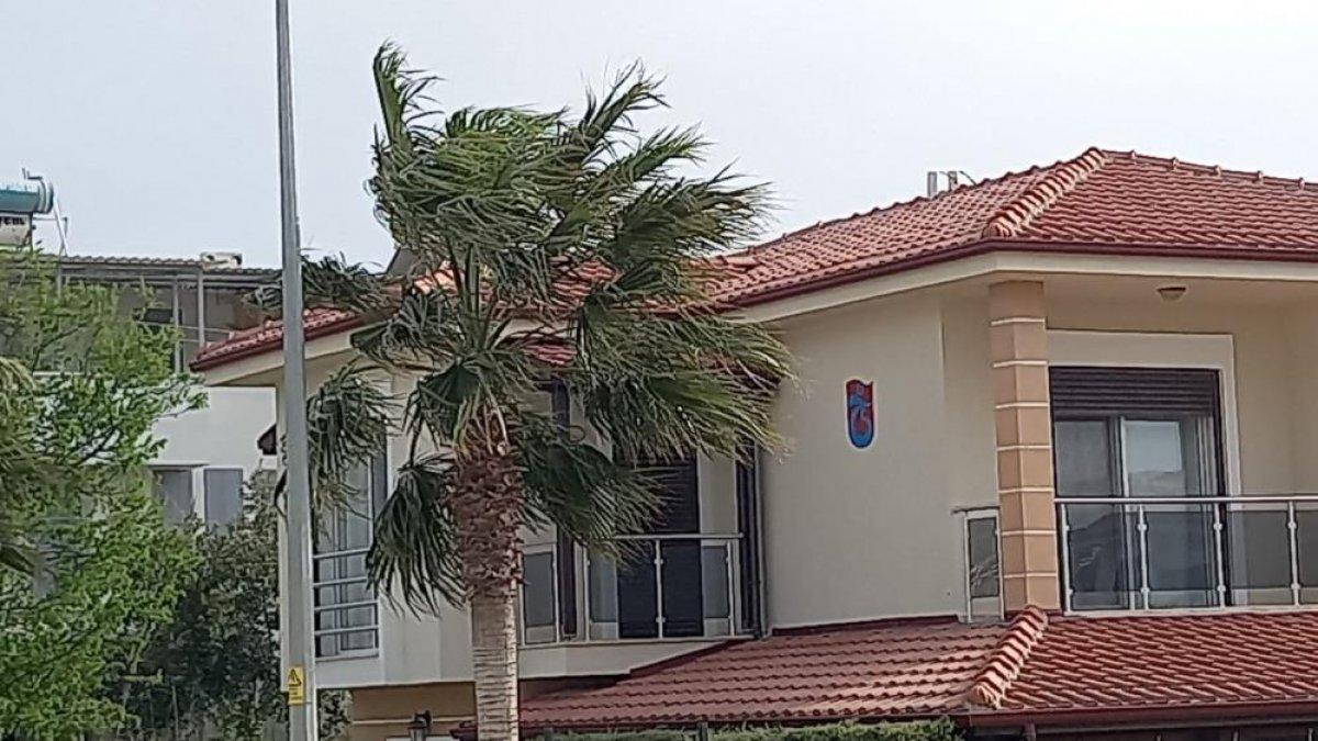 Aydın'da etkili olan fırtına hayatı olumsuz etkiledi