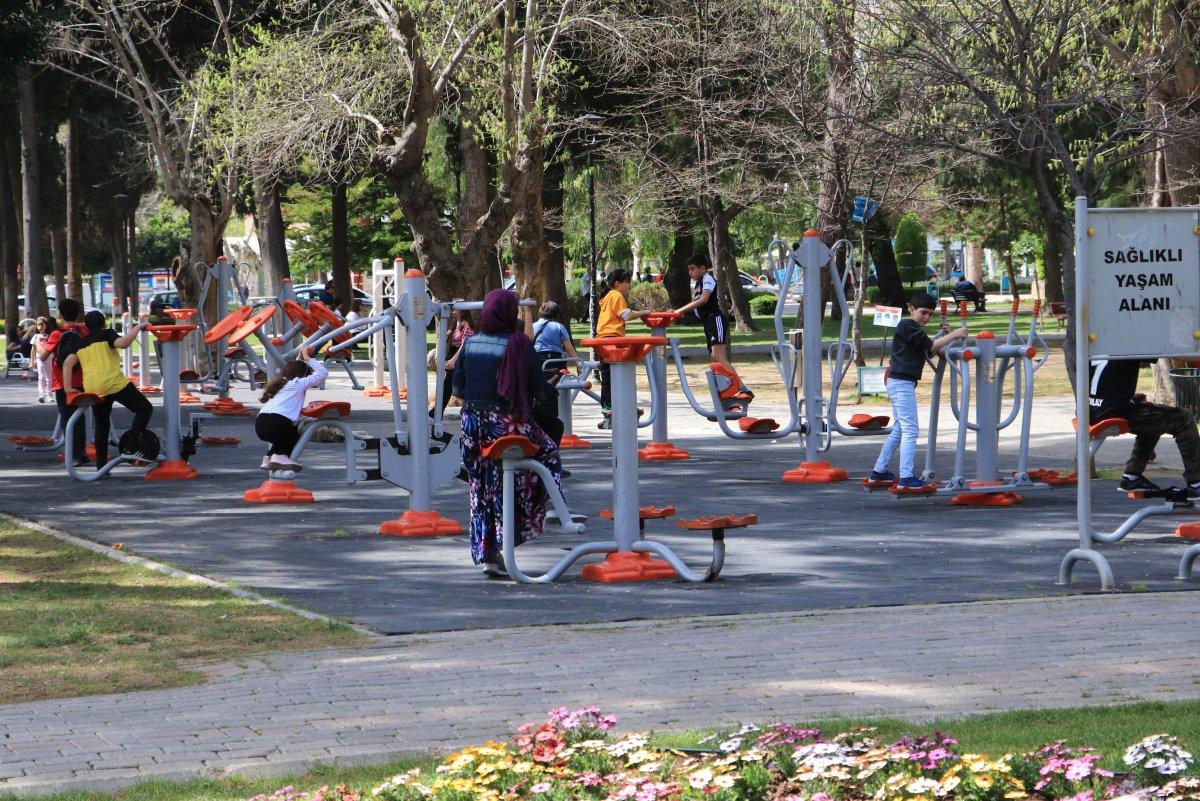 Adana'da termometreler 33 dereceyi gösterdi