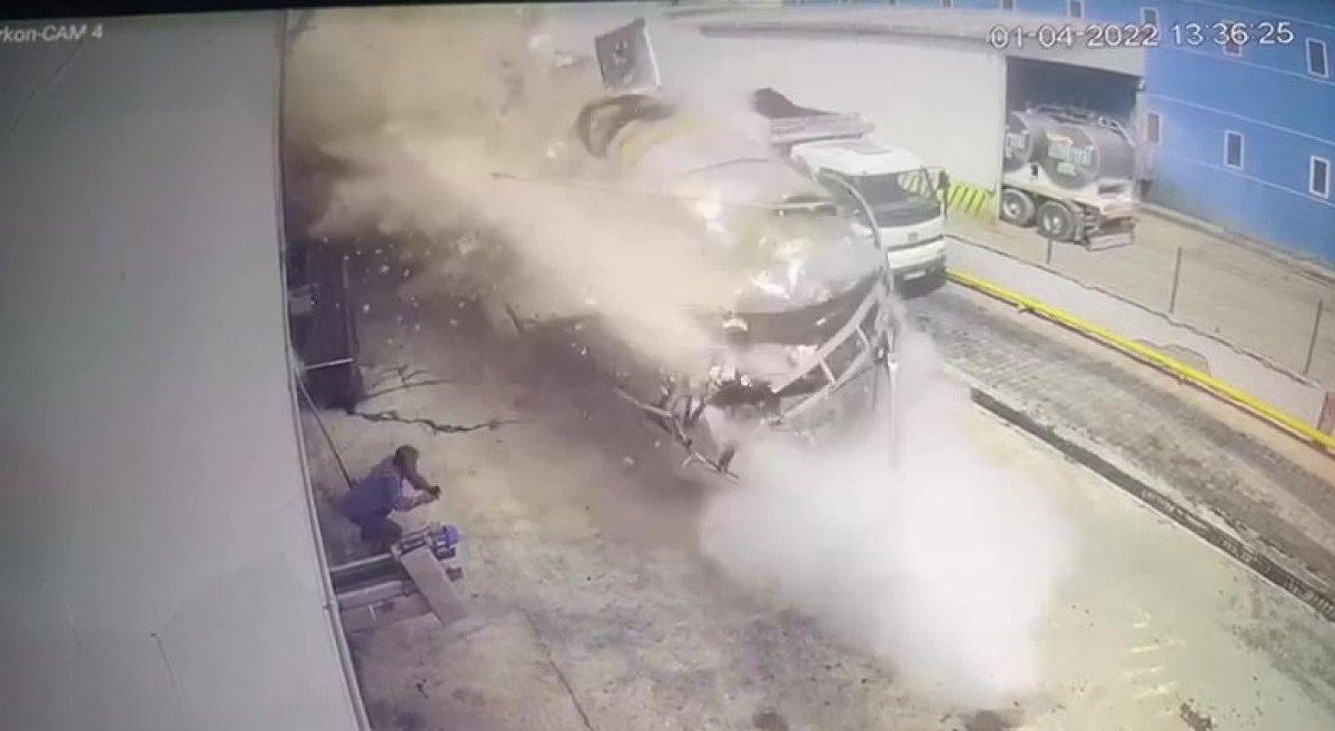 Konya’daki meyve suyu fabrikasında bulunan kazanın patlama anı