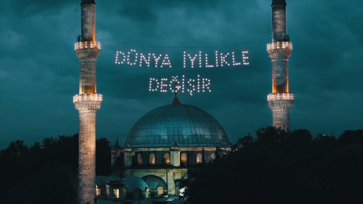 Camilerin gerdanlığı: Mahya geleneği