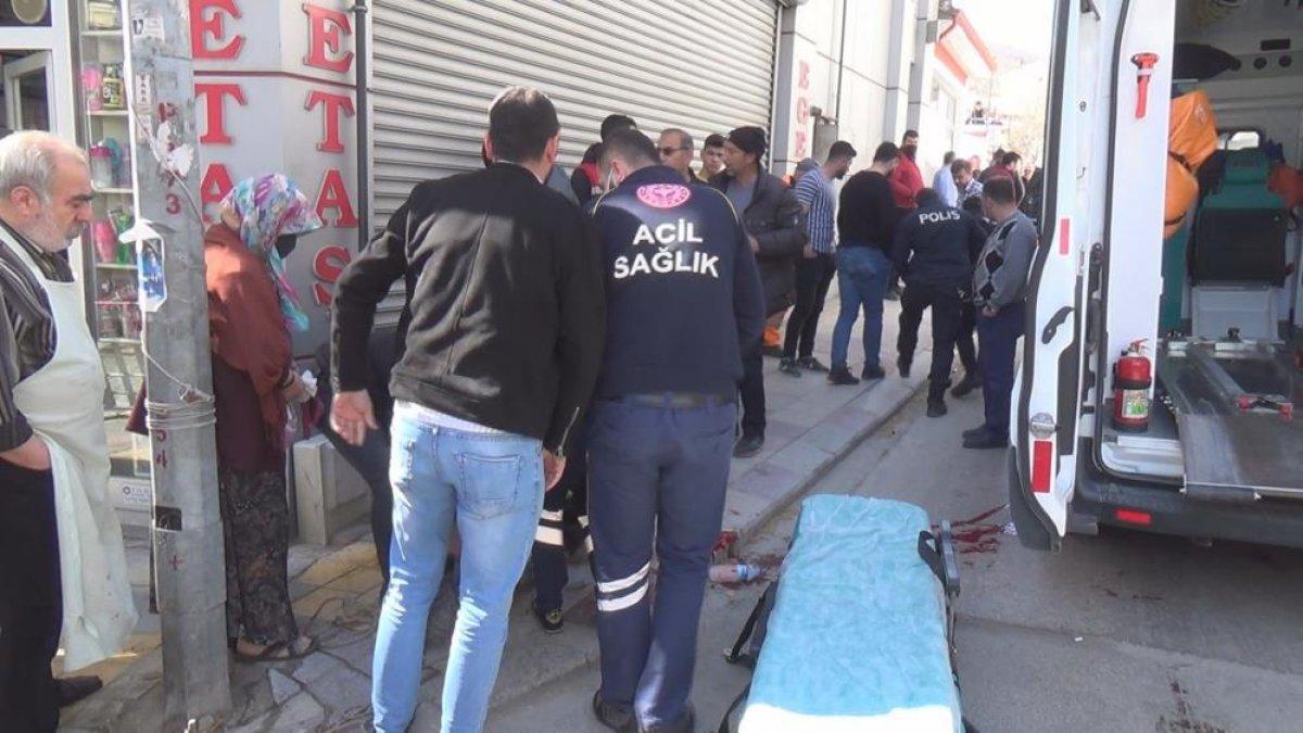 Afyonkarahisar'da kuzenlerin arazi kavgasında kan döküldü