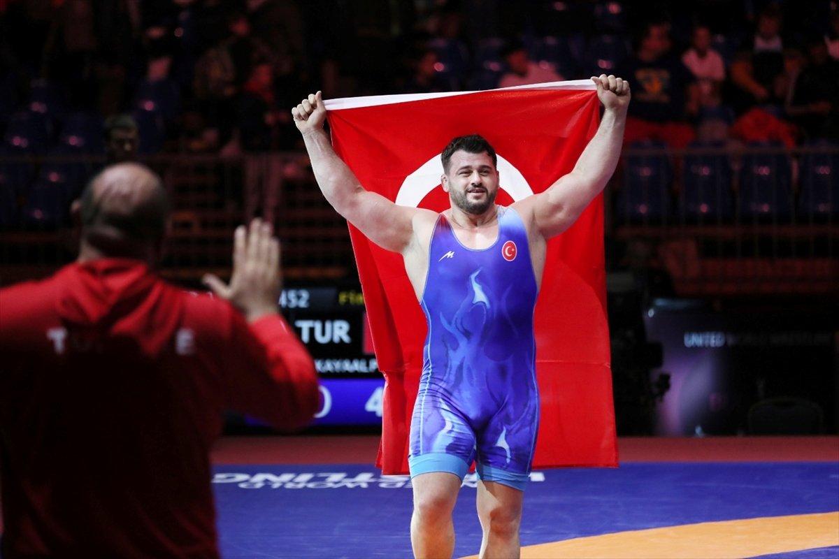 Rıza Kayaalp Avrupa Güreş Şampiyonası'nda altın madalya kazandı