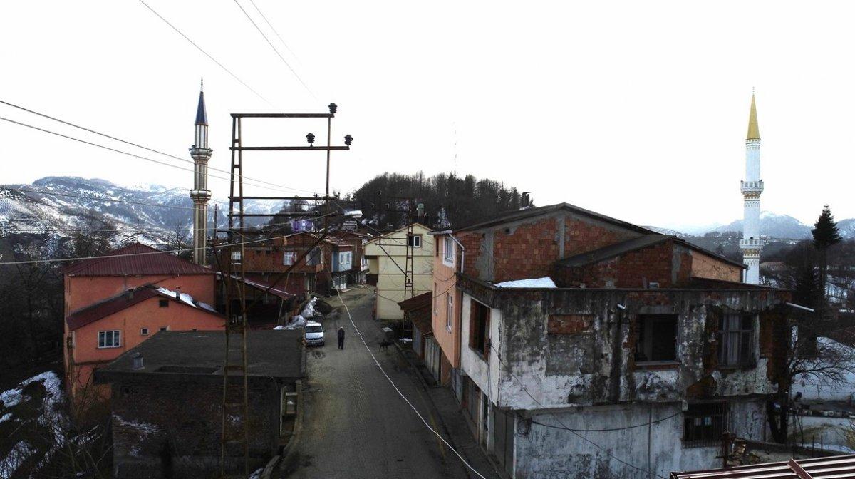 Samsun-Ordu sınırındaki caddede oturanlar oruçlarını 1 dakika arayla açıyor