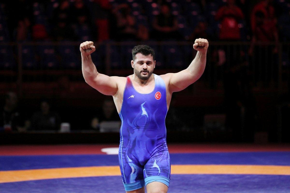 Rıza Kayaalp Avrupa Güreş Şampiyonası'nda altın madalya kazandı