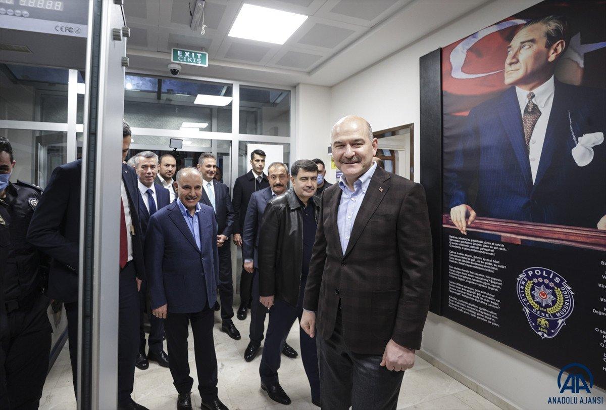 Süleyman Soylu ilk sahurunu polis ve bekçilerle birlikte yaptı