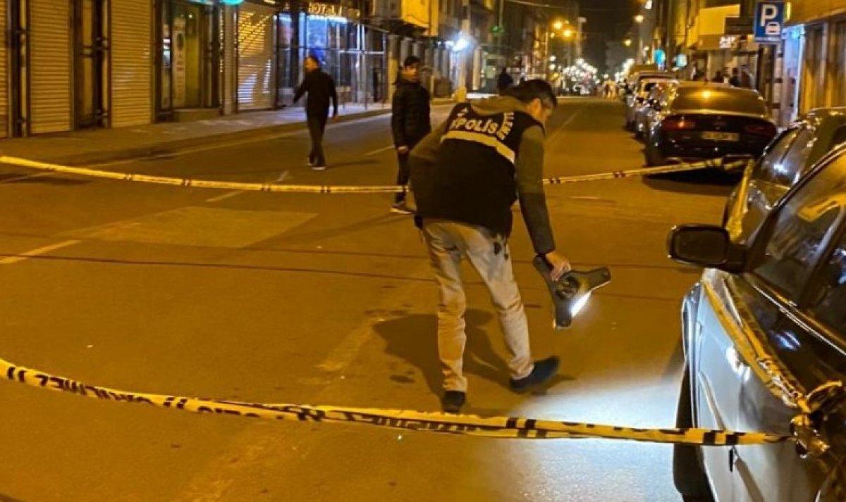 Diyarbakır'da bir baba oğlunu bıçaklayan kişilere kurşun yağdırdı