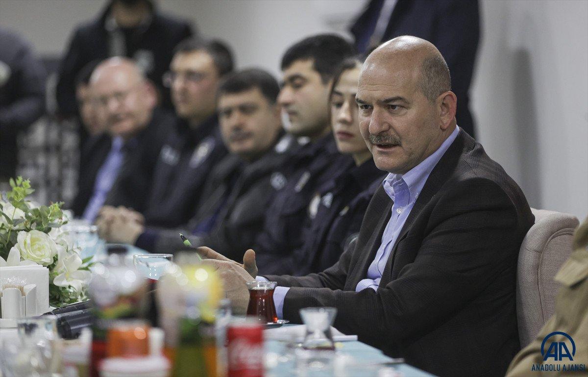 Süleyman Soylu ilk sahurunu polis ve bekçilerle birlikte yaptı