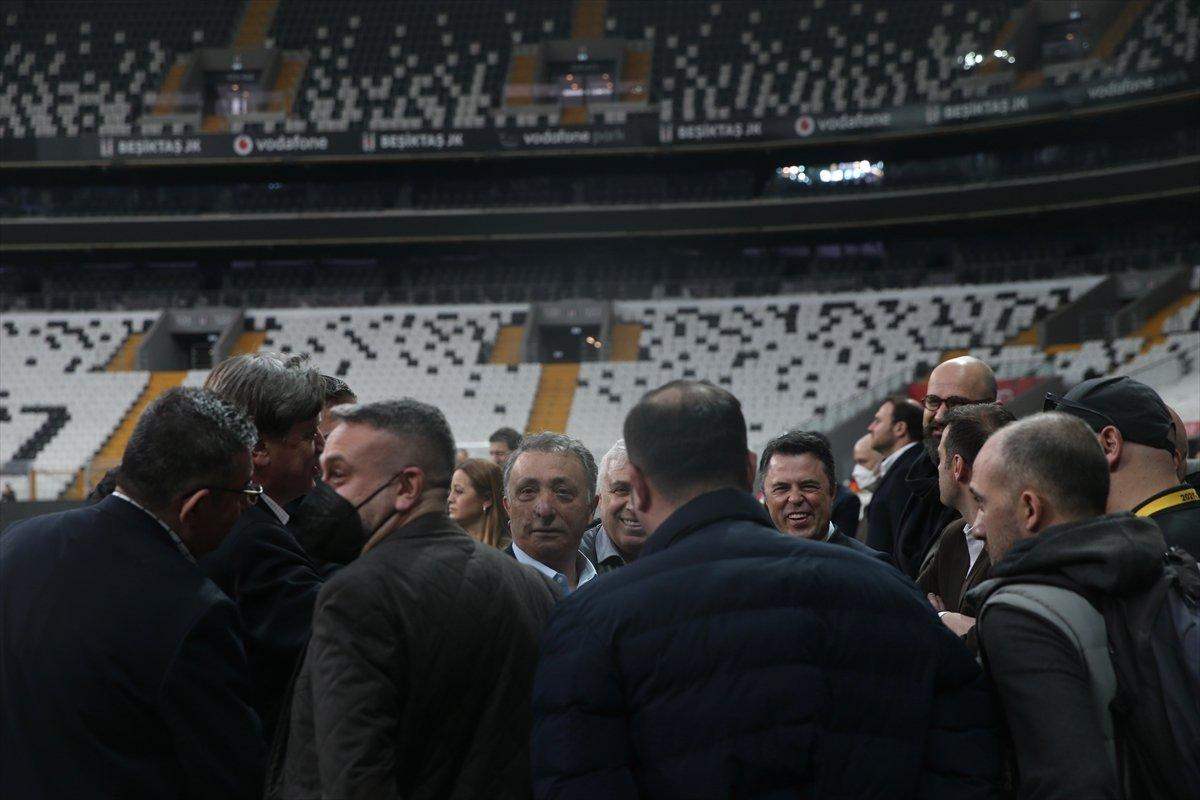 Beşiktaş binlerce taraftarının önünde antrenman yaptı