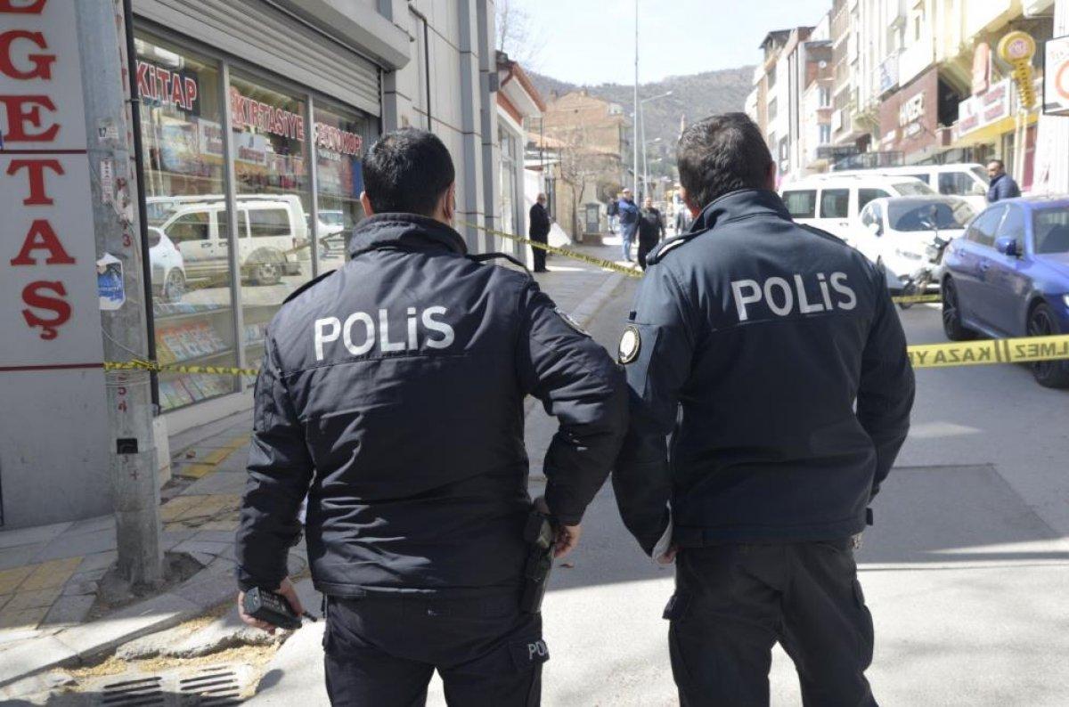 Afyonkarahisar'da kuzenlerin arazi kavgasında kan döküldü