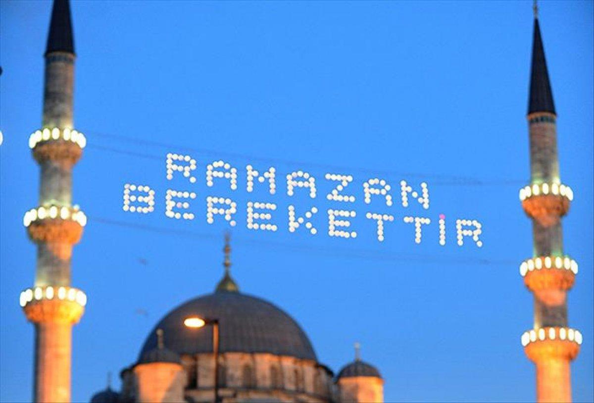 Camilerin gerdanlığı: Mahya geleneği