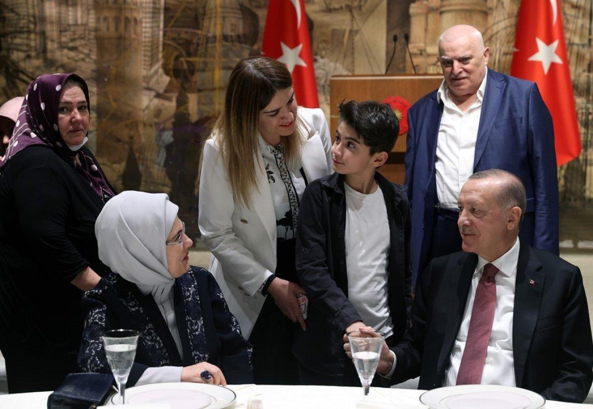 Cumhurbaşkanı Erdoğan ilk iftarını şehit yakınlarıyla birlikte yaptı