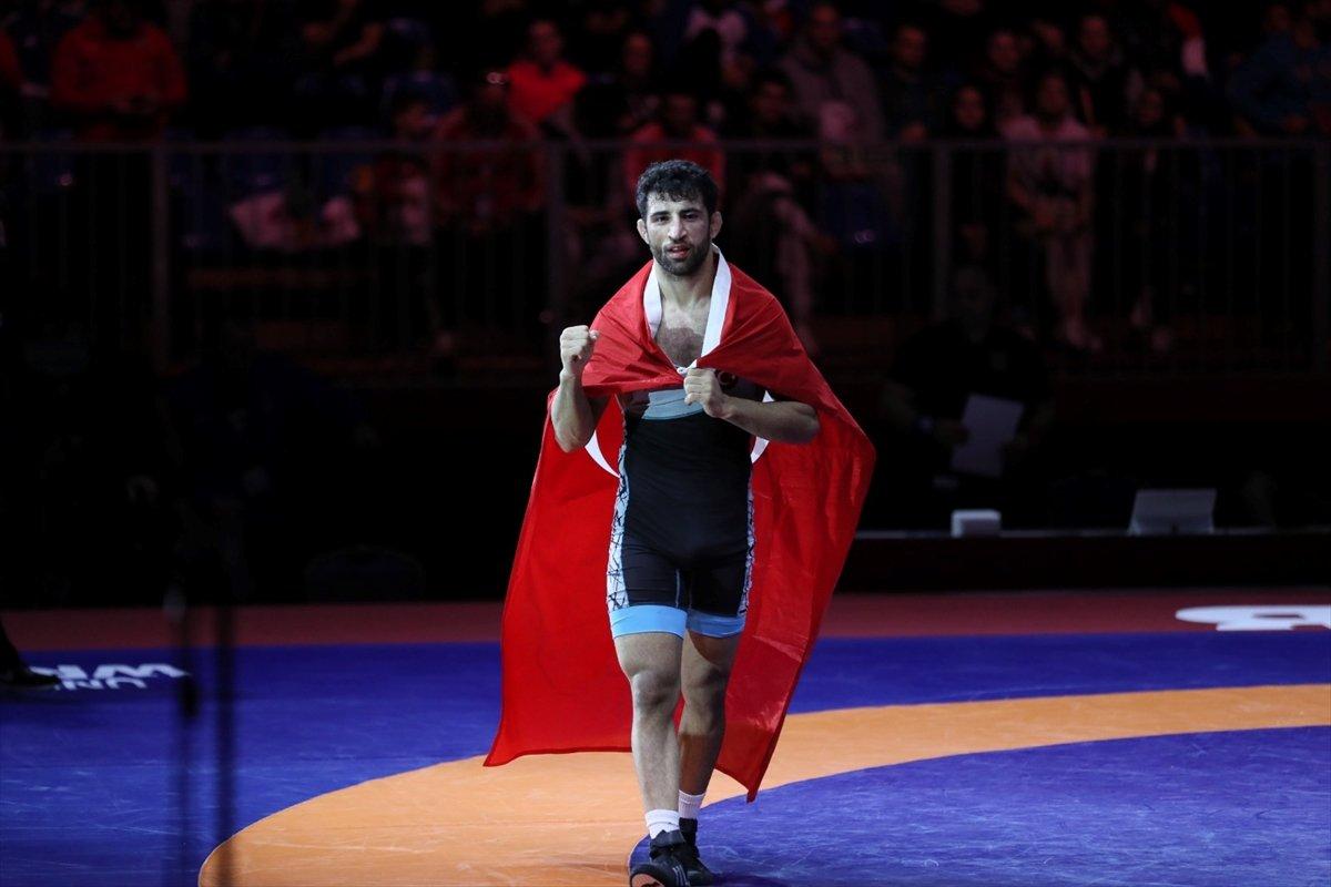 Milli güreşçi Murat Fırat Avrupa Şampiyonu oldu