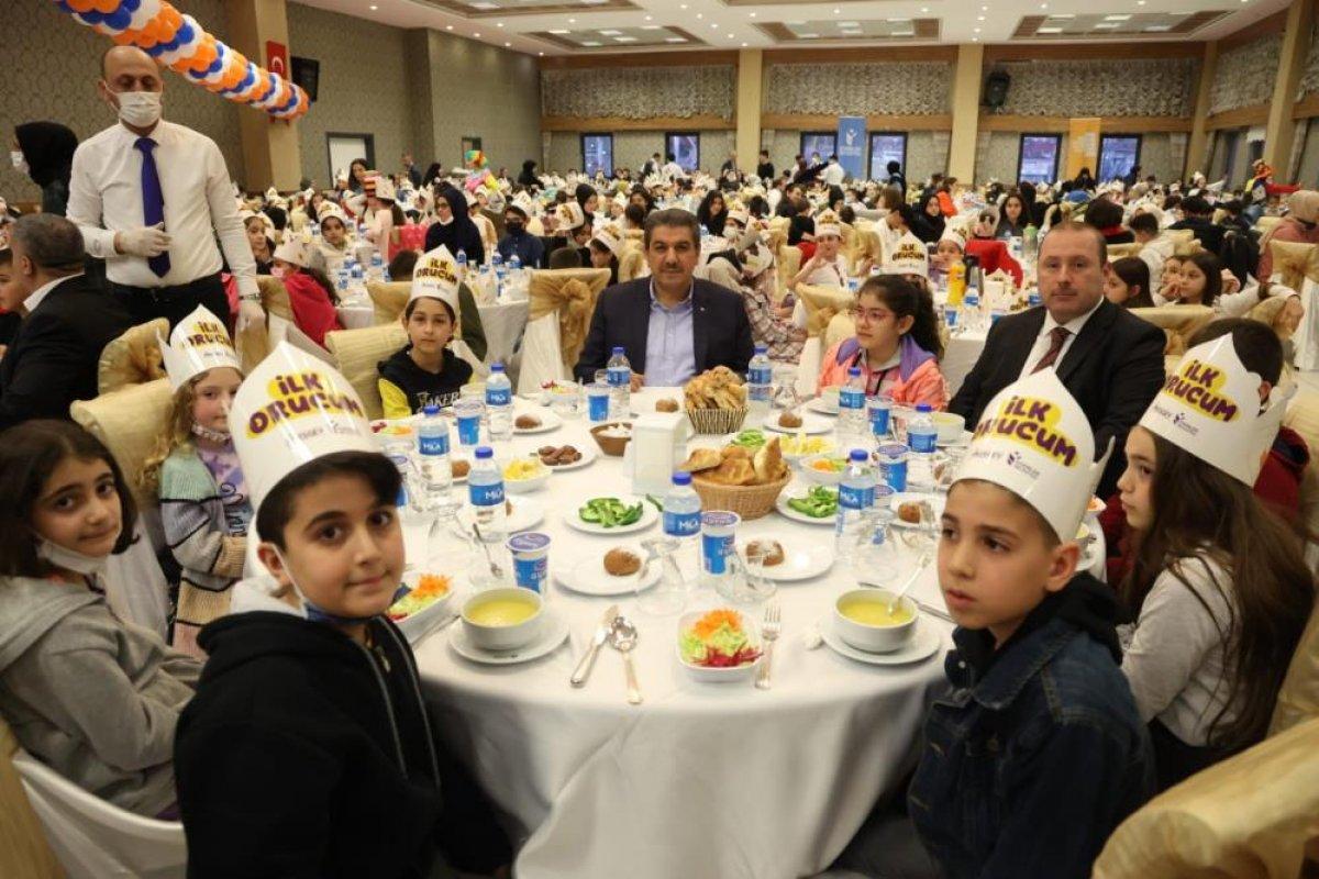 Esenler’de 400 çocuk ilk oruçlarını birlikte açtı