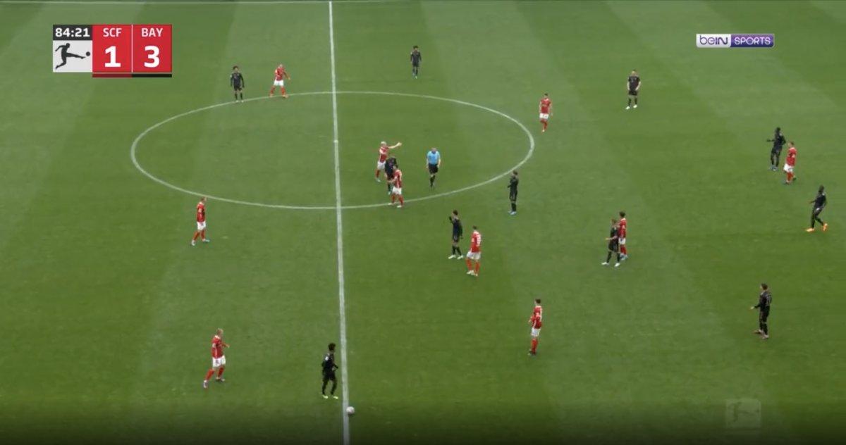 Bayern Münih, sahada 12 kişiyle oynadı