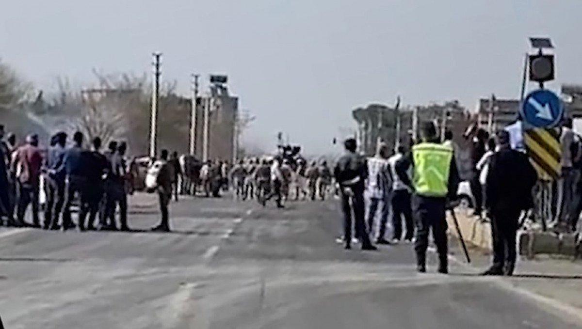 Şanlıurfa’da iki grup yol kapatıp kavga etti: 14 yaralı