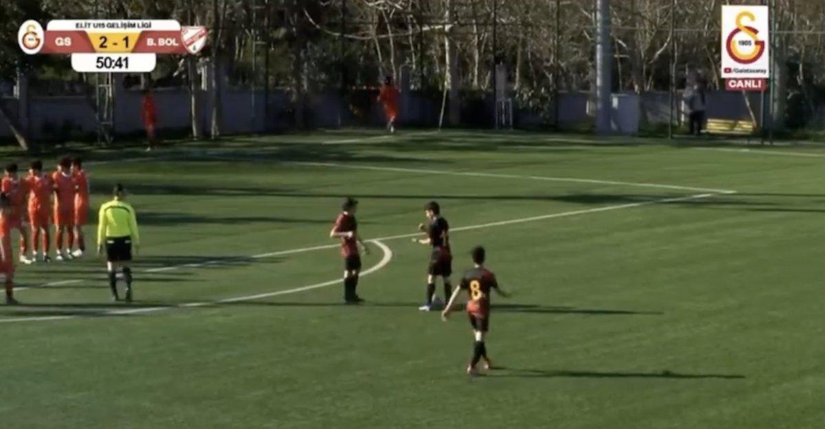 Galatasaray'ın U15 maçında serbest vuruşu kullananı 'taş, kağıt, makas' belirledi