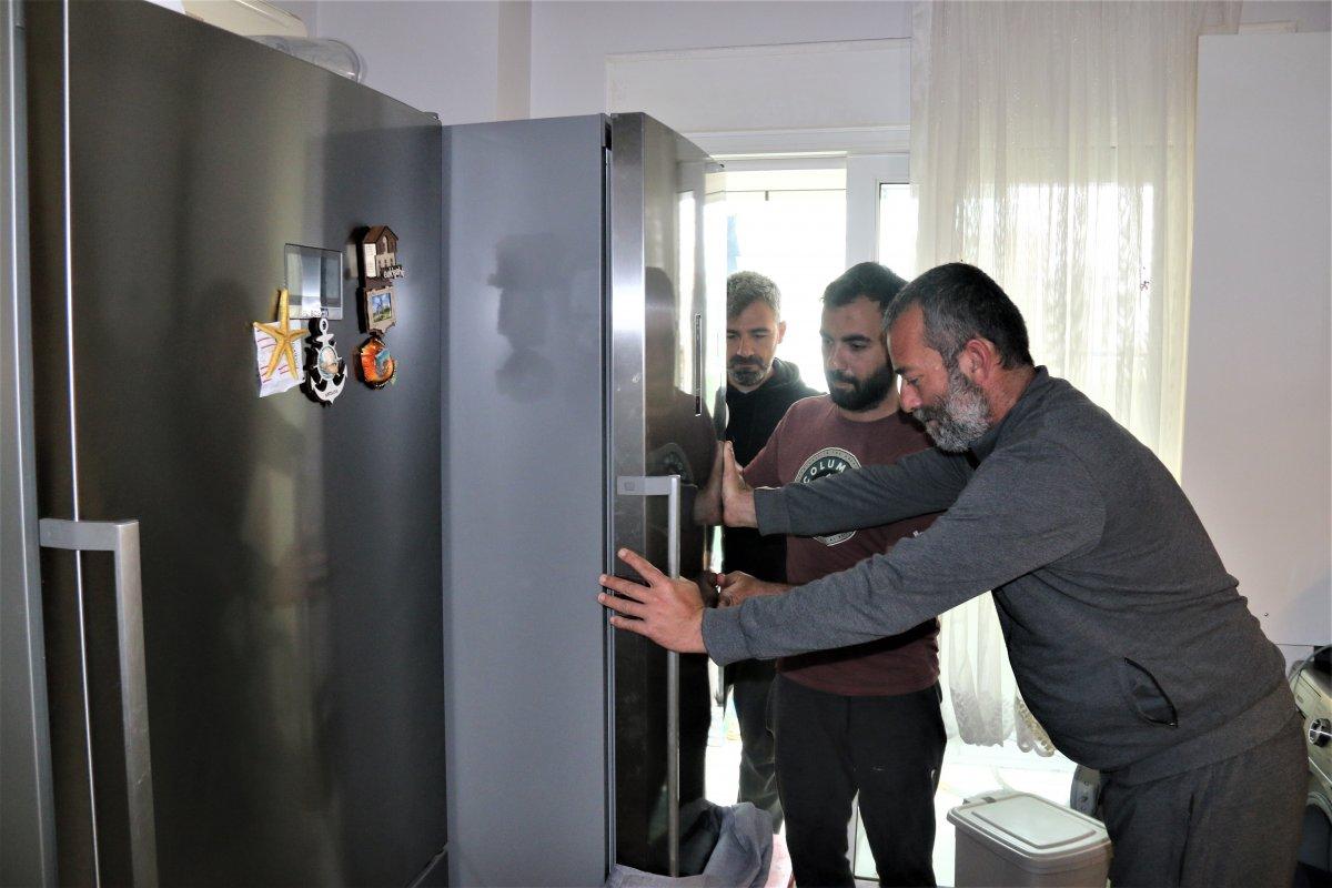 Antalya'da yakaladıkları orkinos balığını kamyonetle eve götürdüler