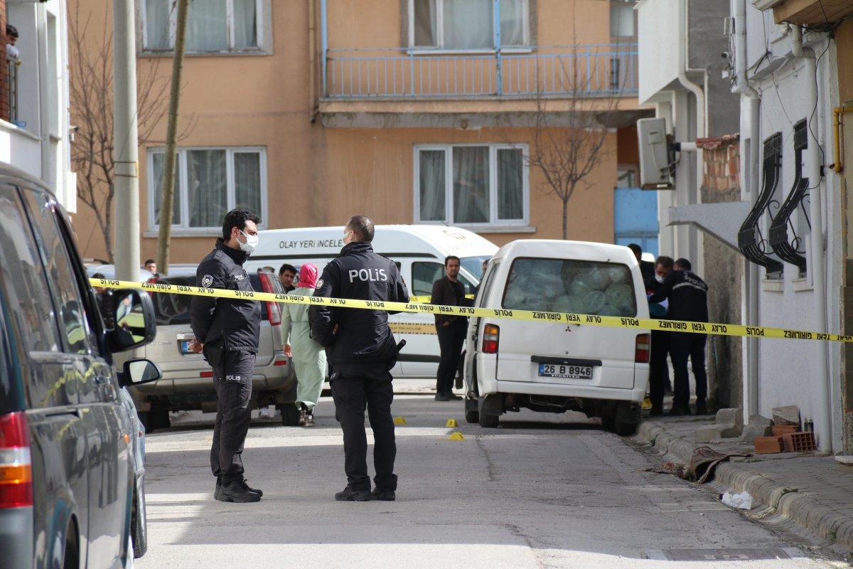 Eskişehir'de halı satıcıları kavgaya tutuştu: 1 ölü