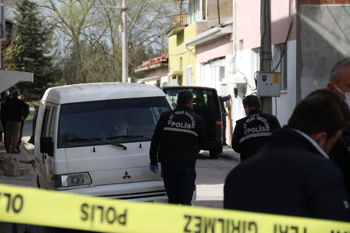 Eskişehir'de halı satıcıları kavgaya tutuştu: 1 ölü