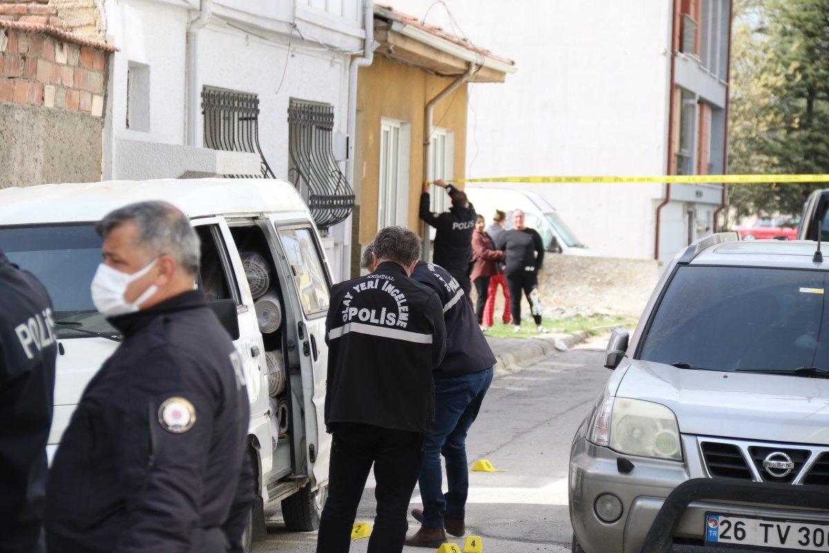 Eskişehir'de halı satıcıları kavgaya tutuştu: 1 ölü