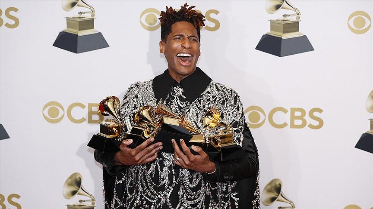 Grammy Ödülleri sahiplerini buldu, Jon Batiste sildi süpürdü