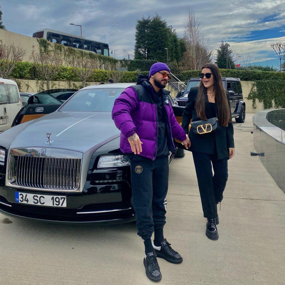 Selin Ciğerci, sevgilisi Gökhan Çıra'yı kışladan lüks araçla aldı